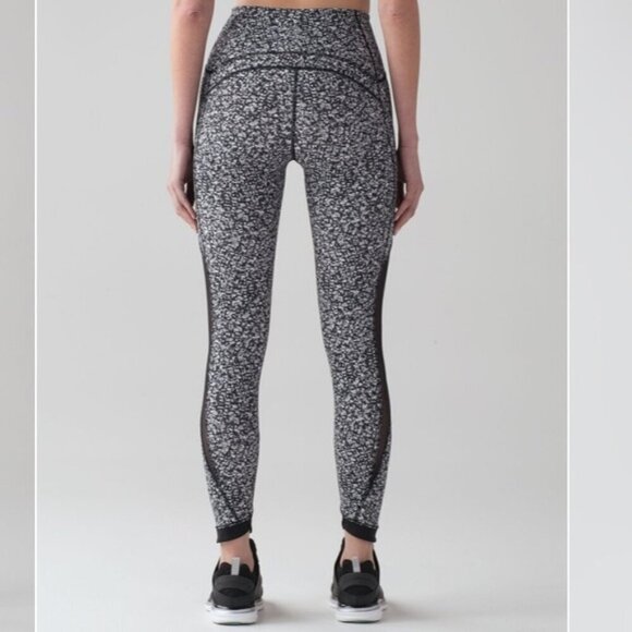 Lululemon Sole Training 7/8 TightDaisy Dust Alpine White Black / Black Size 6 - Picture 4 of 16